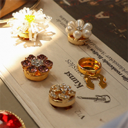 Neu Entdecke hier alle Button-Cover