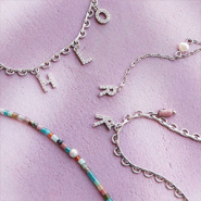 Schmucksets Armbänder und Halsketten mit TQ-Messinganhängern entwerfen