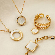 Schmucksets Elegante Schmuckinspiration mit Anhängern aus Edelstahl