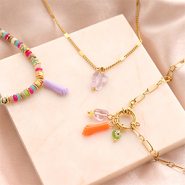 Schmucksets Wie man Ketten mit einem Mano Fico gestaltet