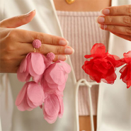 Neu Trendige Ohrringe als Blumen und Schleifen