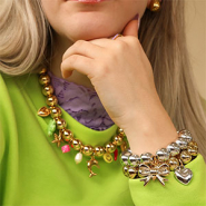 Schmucksets Hals- und Armschmuck mit Acrylperlen gestalten