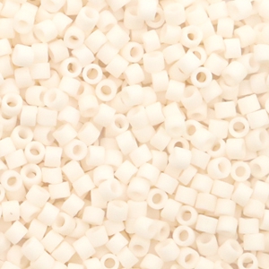 Miyuki Perlen delica's 11/0 Opaque matte bisque white