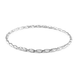 Armb&auml;nder aus Stainless Steel - Rostfreiem Stahl Verdreht Silver
