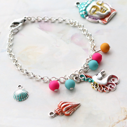 Fr&ouml;hlichen Schmuck von ImpressArt, gef&auml;rbt mit der Metallf&auml;rbung von Vintaj Patina