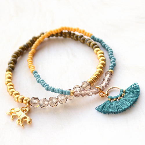 Feine Armb&auml;nder aus Facett Perlen mit neuen Schmuckkarten im winterlichen und festlichen Stil.