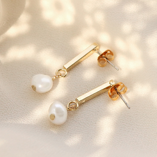 Mit S&uuml;sswasserperlen und Glaswachsperlen k&ouml;nnen Sie sehr sch&ouml;nen Schmuck machen