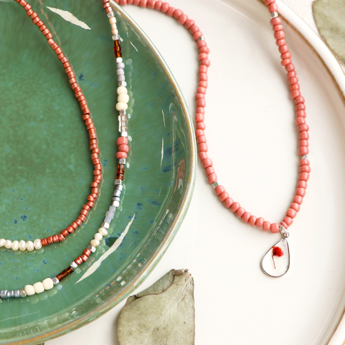 Ideen f&uuml;r das Design von schlichtem Schmuck in sch&ouml;nen Winterfarben