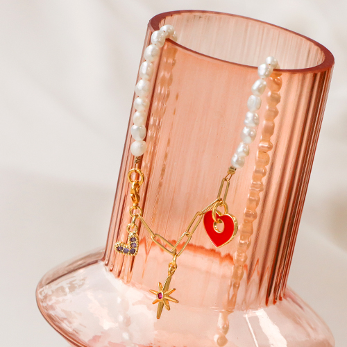 Machen Sie trendigen Schmuck mit diesen angesagten Anh&auml;ngern und Verschl&uuml;ssen