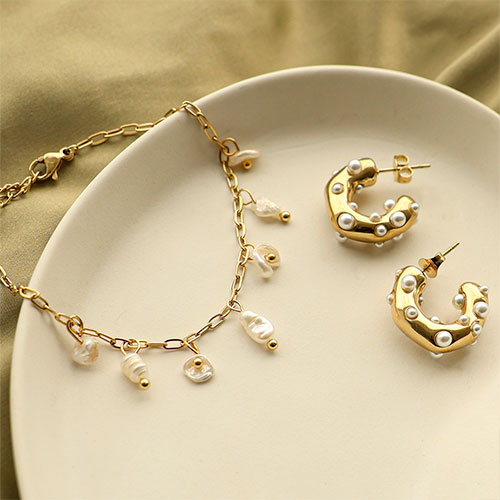 Edelstahl-Armb&auml;ndchen und Creolen; eine verspielte Kombi