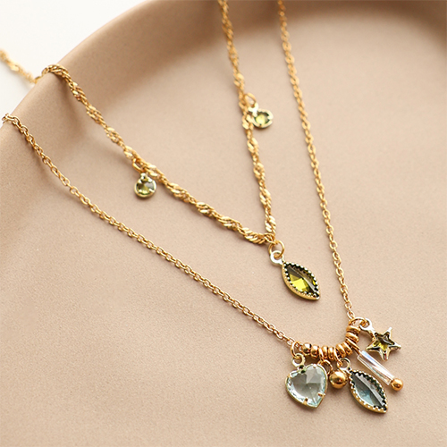 Ringe und Halsketten mit Anh&auml;ngern aus Kristallglas gestaltet