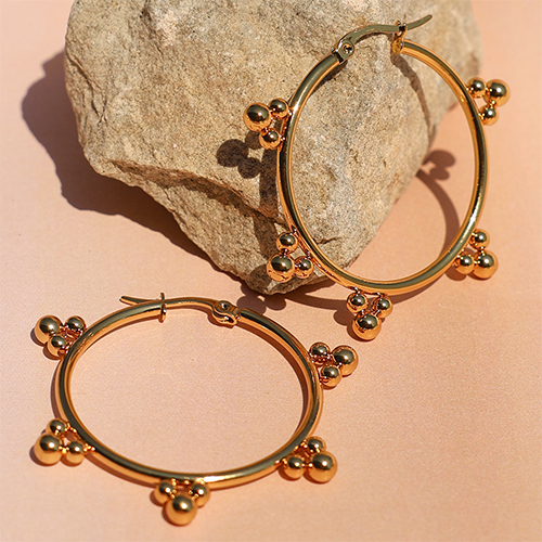 Ohrparty mit Creolen und Stecker