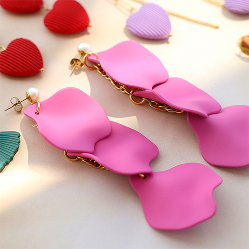 Einzigartige Schmuckdesigns mit Acrylperlen und Anh&auml;ngern kreieren 