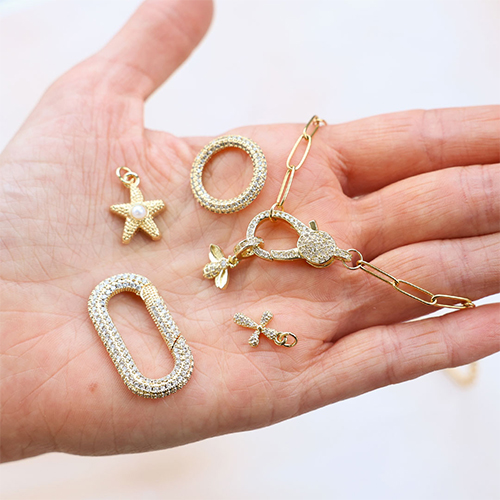 Trendigen Schmuck mit TQ-Messing-Anh&auml;ngern und Verschl&uuml;ssen fertigen