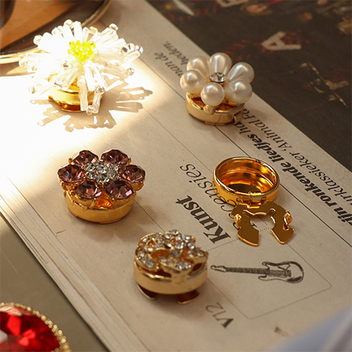 Inspirationszeit mit Knopf-&Uuml;berz&uuml;gen