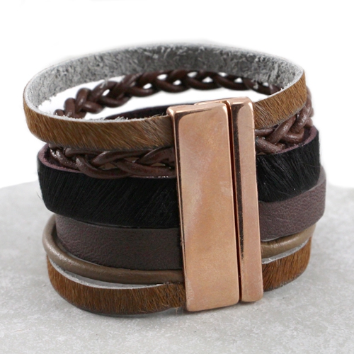 Sch&ouml;ner Schmuck gemacht aus verschiedenen Reihmaterialien