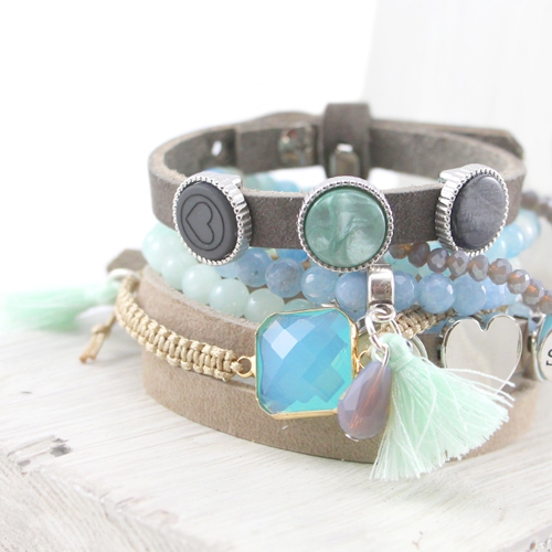 Prachtvolle T&uuml;rkist&ouml;ne in diesem Set mit Cuoio Leder und flachen Cabochon Polaris