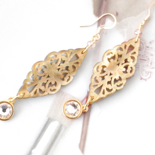 Trendy Ohrringe aus Barock Anh&auml;nger und sch&ouml;nen Details!