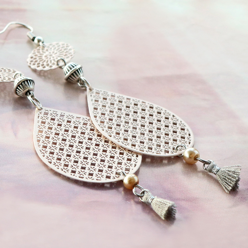 Unsere faszinierenden Boho Anh&auml;nger und Zwischenst&uuml;cke sind perfekt um sch&ouml;nen Schmuck zu machen der perfekt um Fr&uuml;hjahr passt!