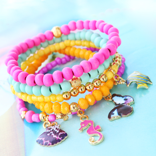 Diese farbigen Anh&auml;nger machen Ihren Schmuck sommertauglich.