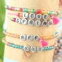 Spruch Schmuck mit Buchstabenperlen Metall Look und farbigen Details