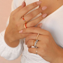 Kombinieren Sie mehrere Ringe f&uuml;r einen eleganten Look