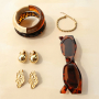 Eyecatcher: Breiter Armschmuck aus Resin und Metall