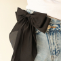 Mix & Match mit Scrunchies & Haarklammern mit Schleife