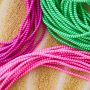 Inspiration mit Perlmuttperlen und elastischem Schmuckband 