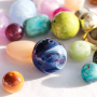 H&uuml;bsches Set aus neuen Acryl Perlen