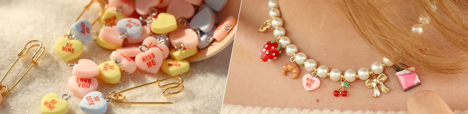 Neu: Bunte Resin-Anh&auml;nger mit weihnachtlichen Motiven