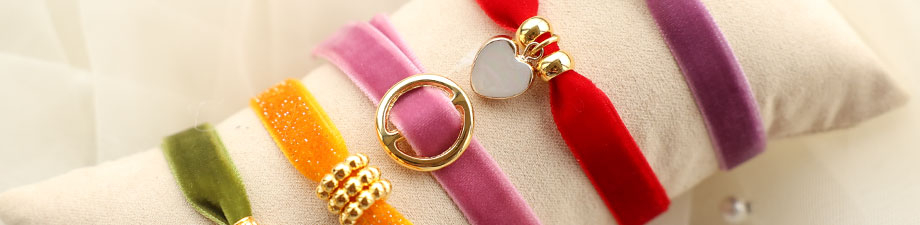 Jetzt lieferbar! Schimmernde Samt- und Satin-Bänder Jetzt lieferbar! Schimmernde Samt- und Satin-Bänder